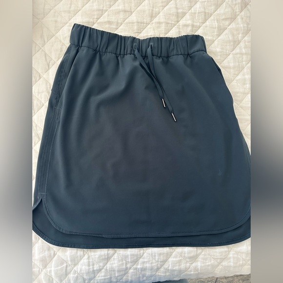 Dark green lululemon skirt - Picture 4 of 6